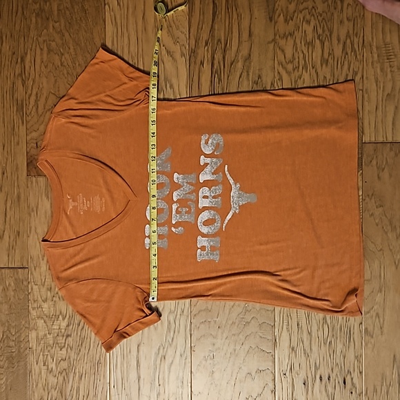 UT Hook Em Horns Tee Texas Longhorns Burnt Orange V neck Medium Short Sleeves - Picture 4 of 6